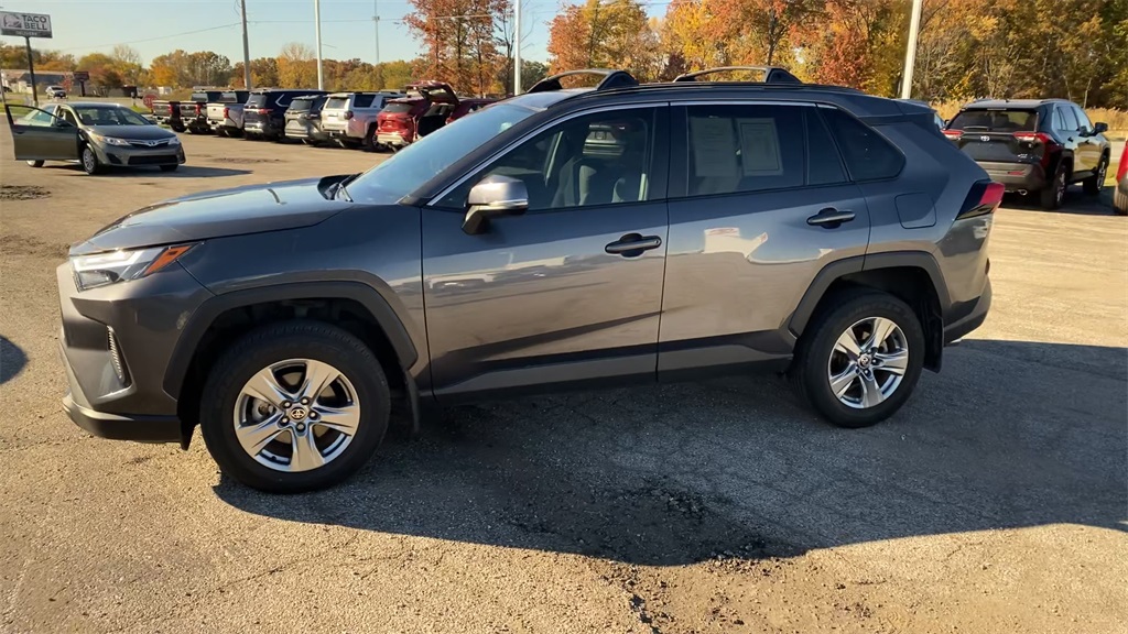 2024 Toyota RAV4 XLE photo 4