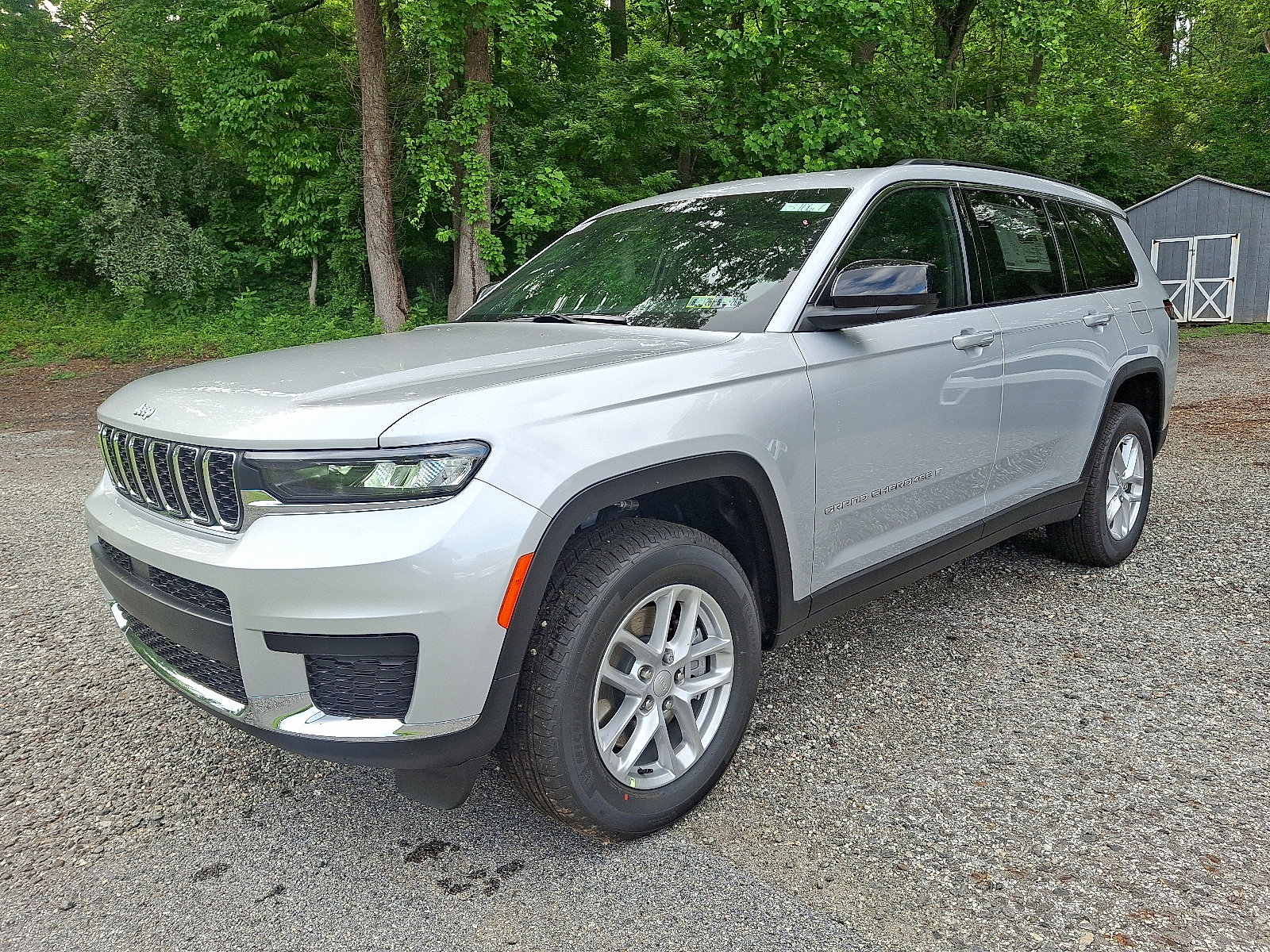 2025 Jeep Grand Cherokee Laredo X photo 2