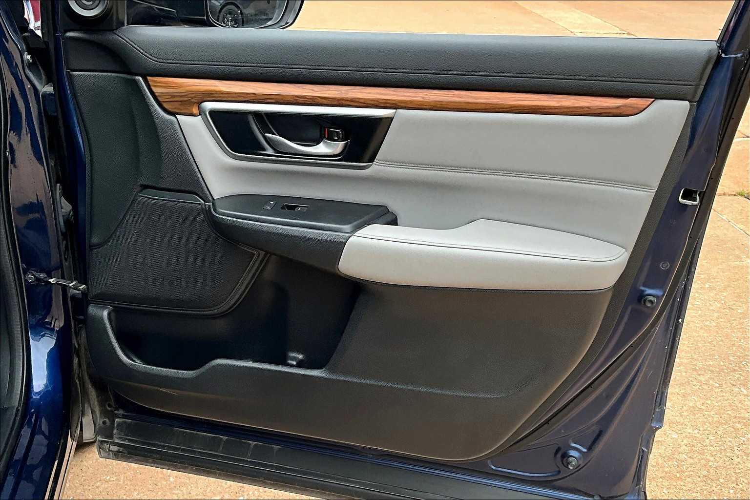 2022 Honda CR-V Hybrid Touring photo 21