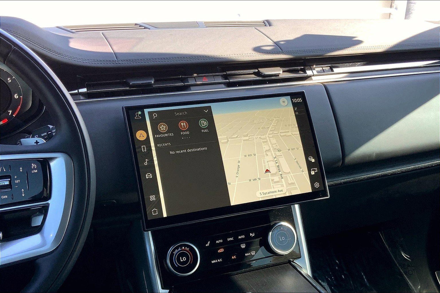 2023 Land Rover Range Rover SE photo 4