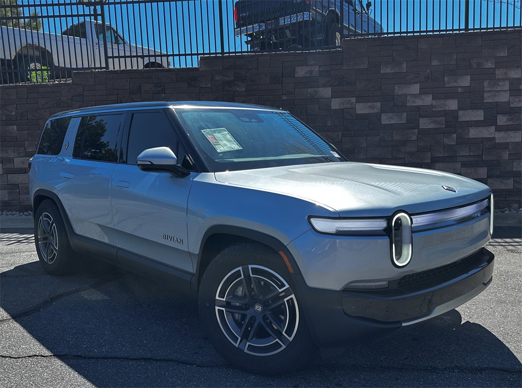 2025 Rivian R1S Adventure photo 2