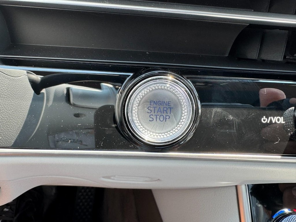 2026 Genesis GV70 2.5T Advanced photo 17