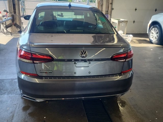 2021 Volkswagen Passat 2.0T SE photo 3
