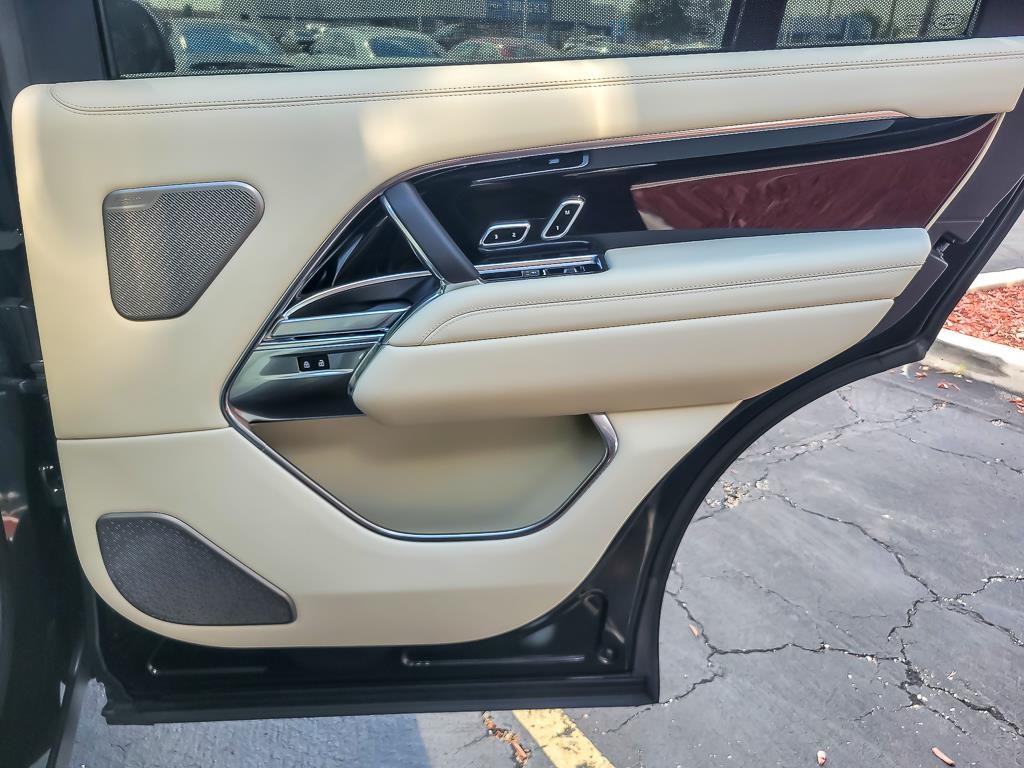 2025 Land Rover Range Rover Autobiography photo 21