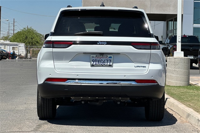 2023 Jeep Grand Cherokee Limited photo 4