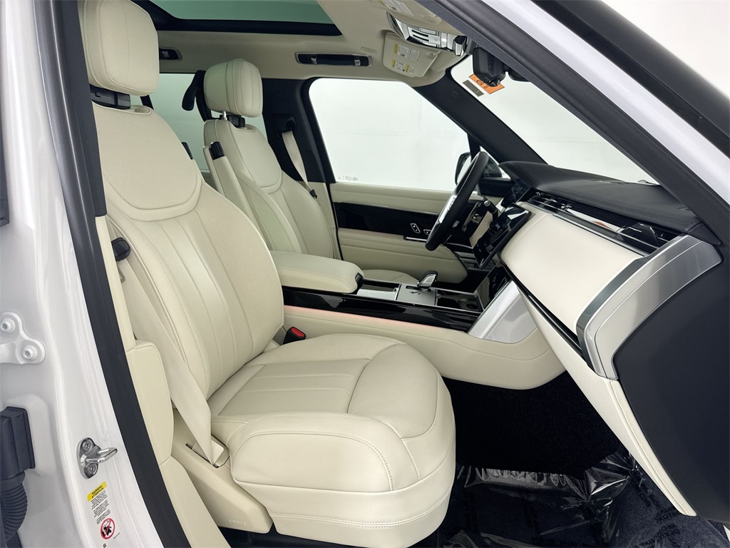 2025 Land Rover Range Rover SE photo 21
