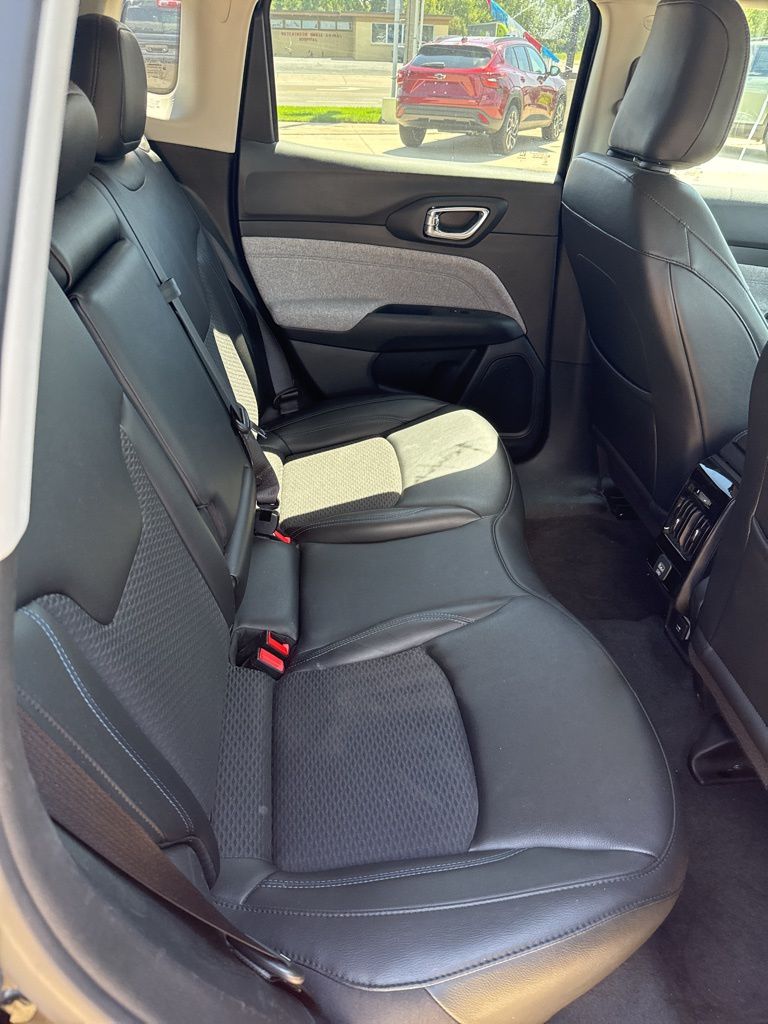 2022 Jeep Compass Latitude photo 2