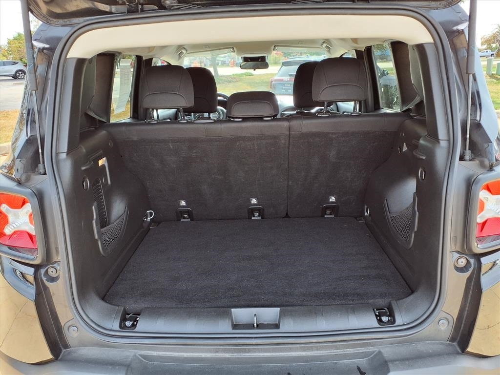 2019 Jeep Renegade Latitude Altitude photo 4