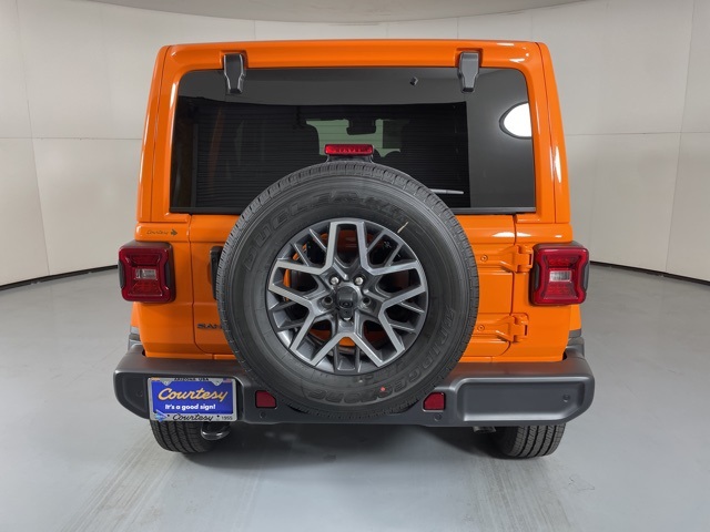 2025 Jeep Wrangler Sahara photo 7
