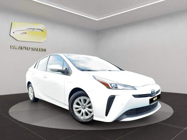 2021 Toyota Prius LE's photo