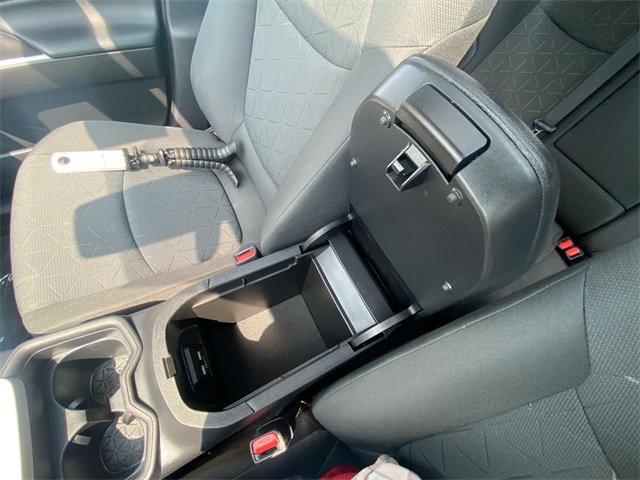 2021 Toyota RAV4 XLE photo 10
