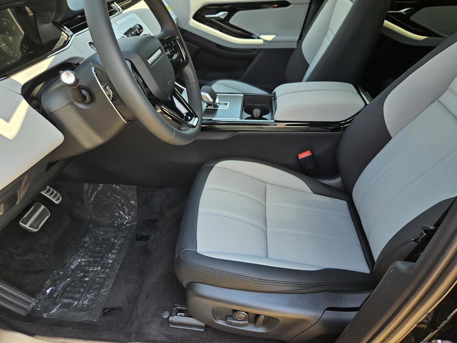 2026 Land Rover Range Rover Evoque Dynamic SE photo 19