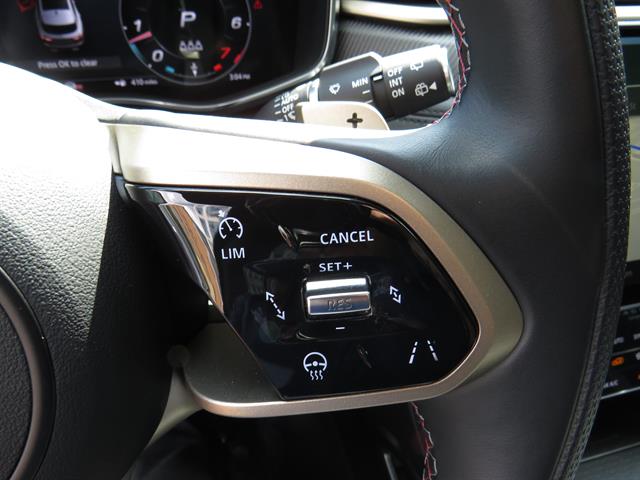 2023 Jaguar F-PACE SVR photo 12