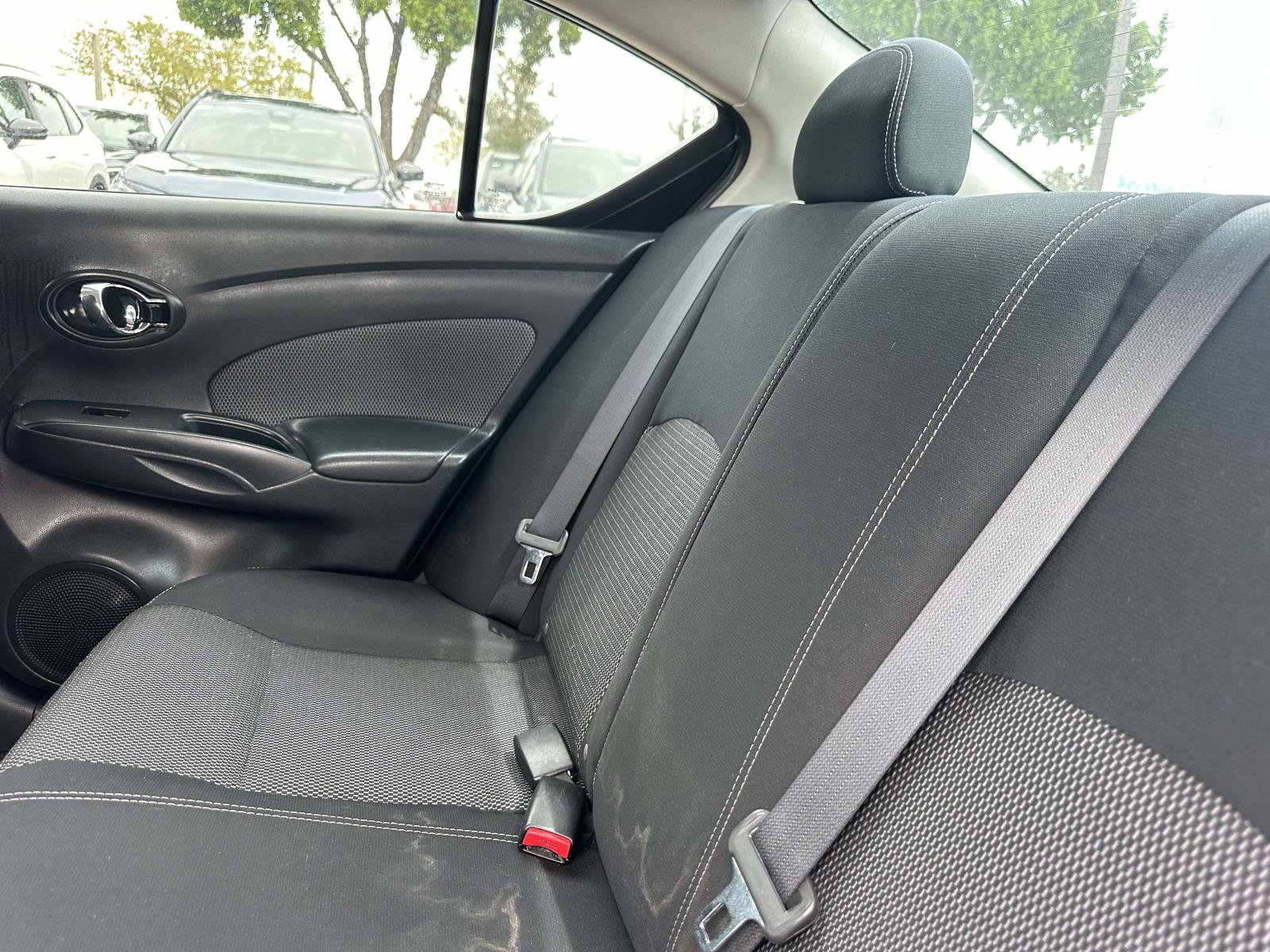 2015 Nissan Versa SV Sedan photo 10