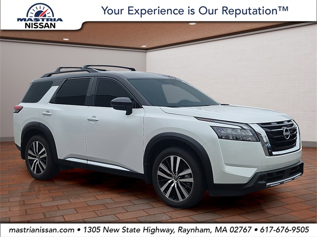 2025 Nissan Pathfinder Platinum's photo