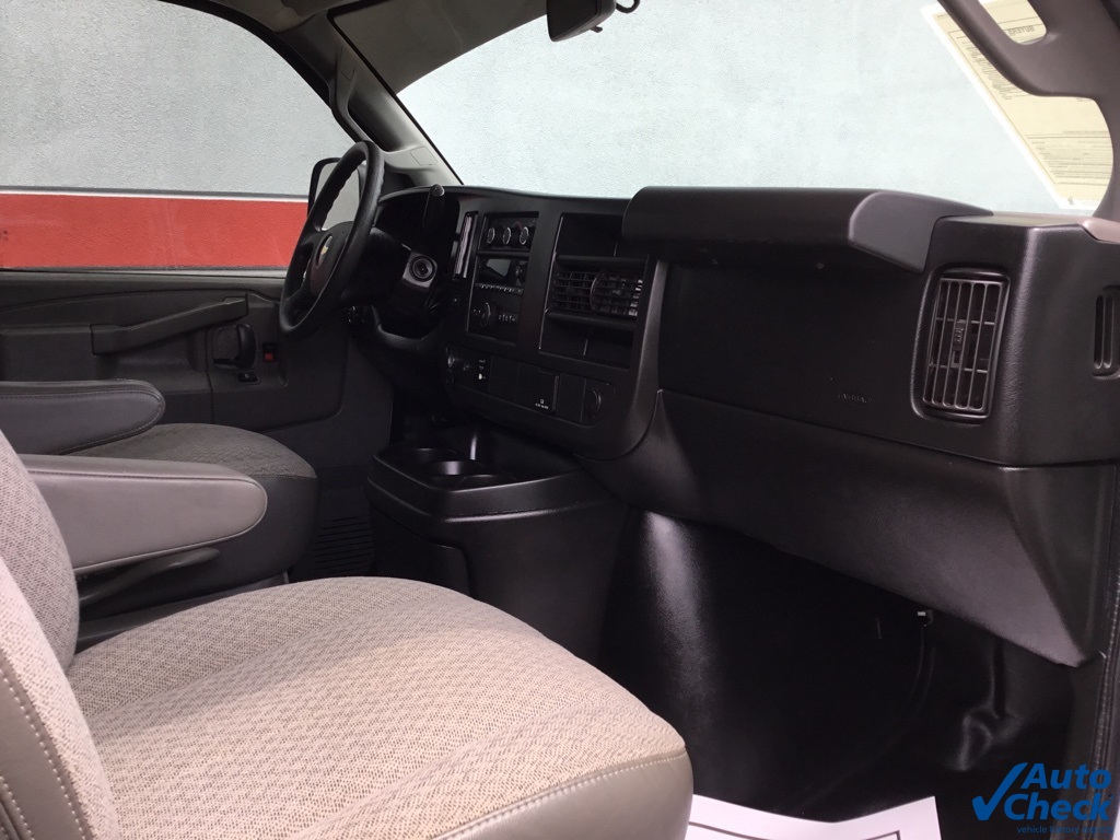 2017 Chevrolet Express 3500 Work Van photo 17