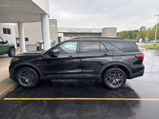 2025 Ford Explorer ST-Line photo 4
