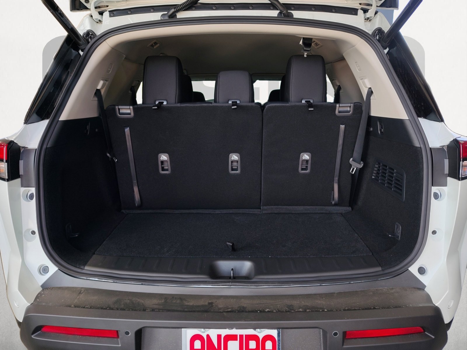 2025 Nissan Pathfinder SV photo 12