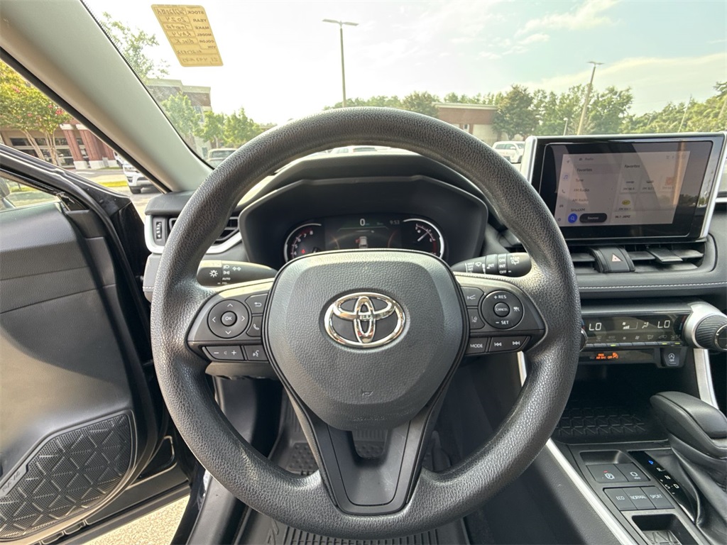 2024 Toyota RAV4 XLE photo 12