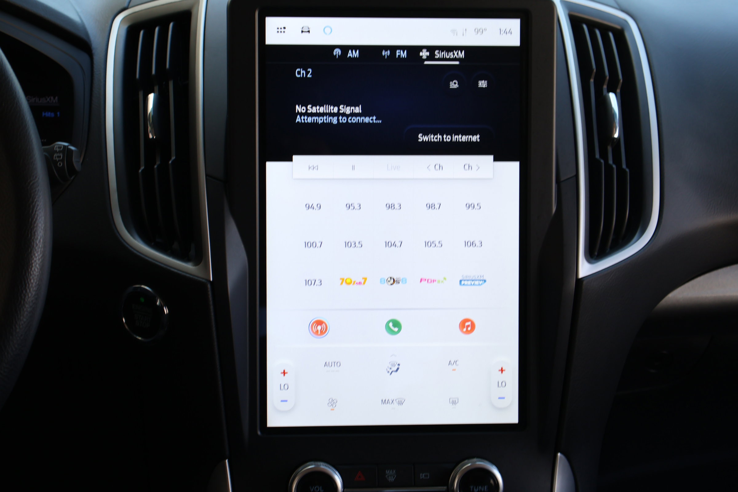 2022 Ford Edge SE photo 3