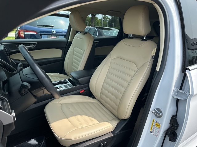 2022 Ford Edge SEL photo 8
