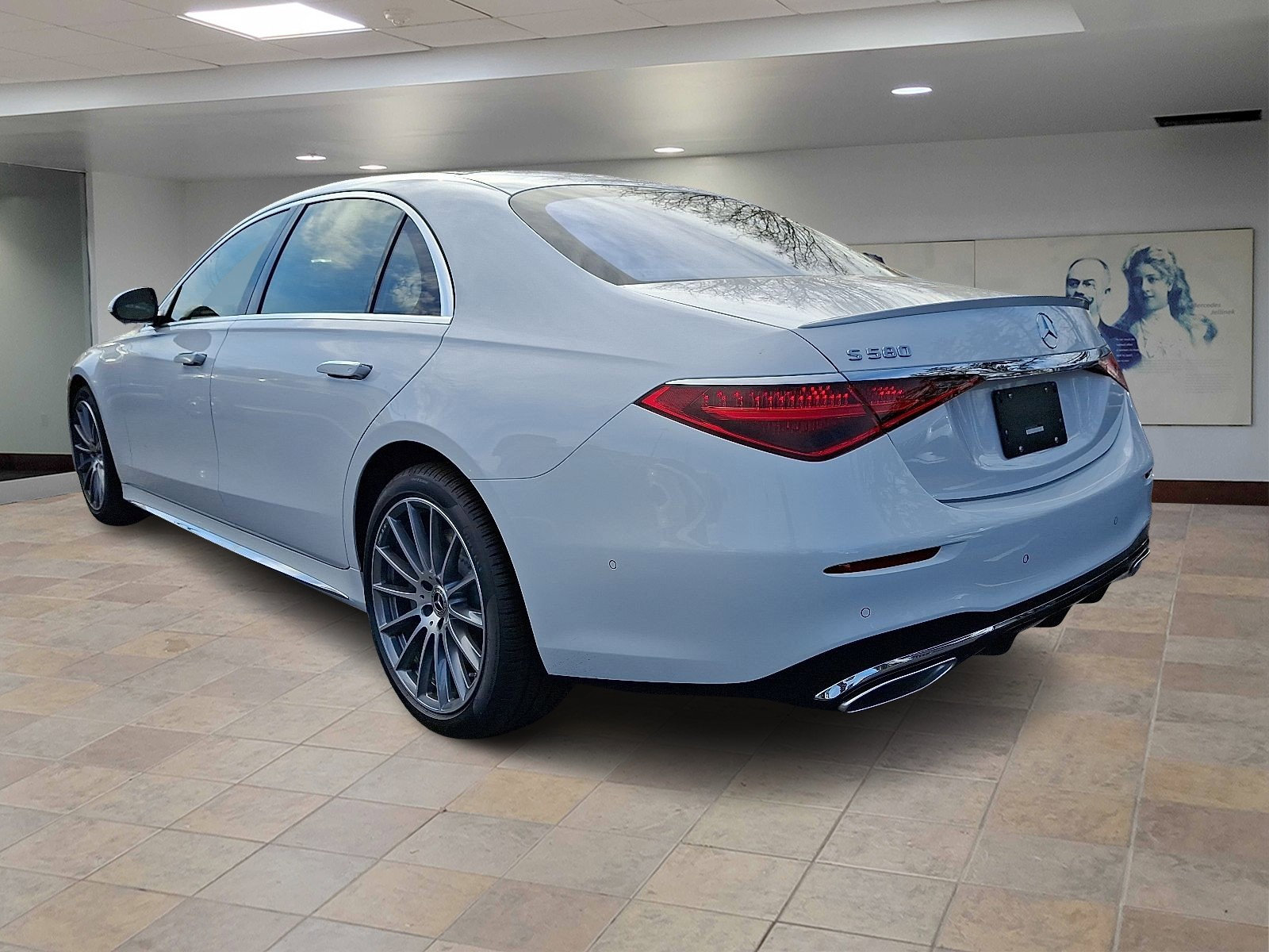 2026 Mercedes Benz S 580 4MATIC photo 4