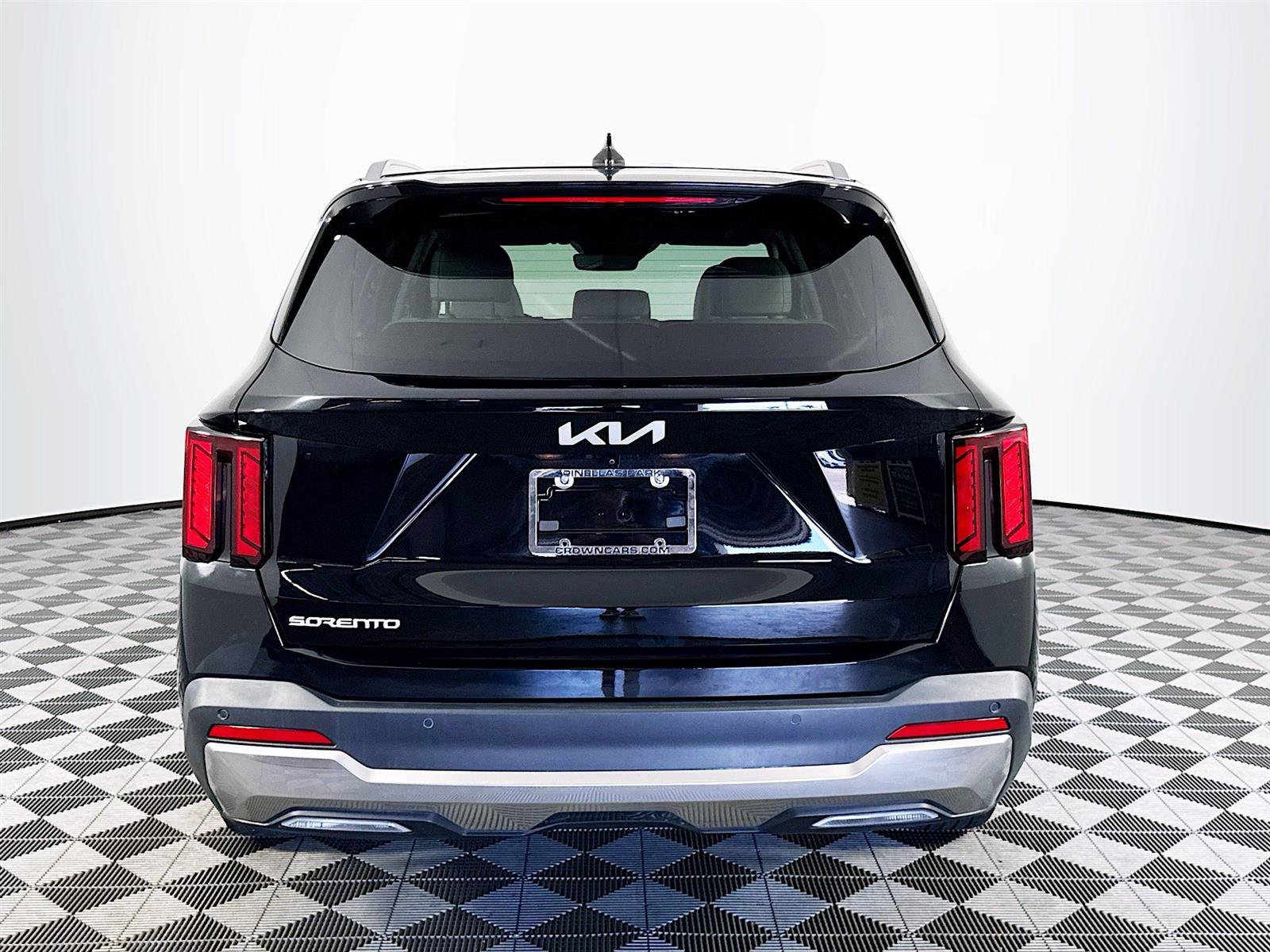 2025 Kia Sorento S photo 3