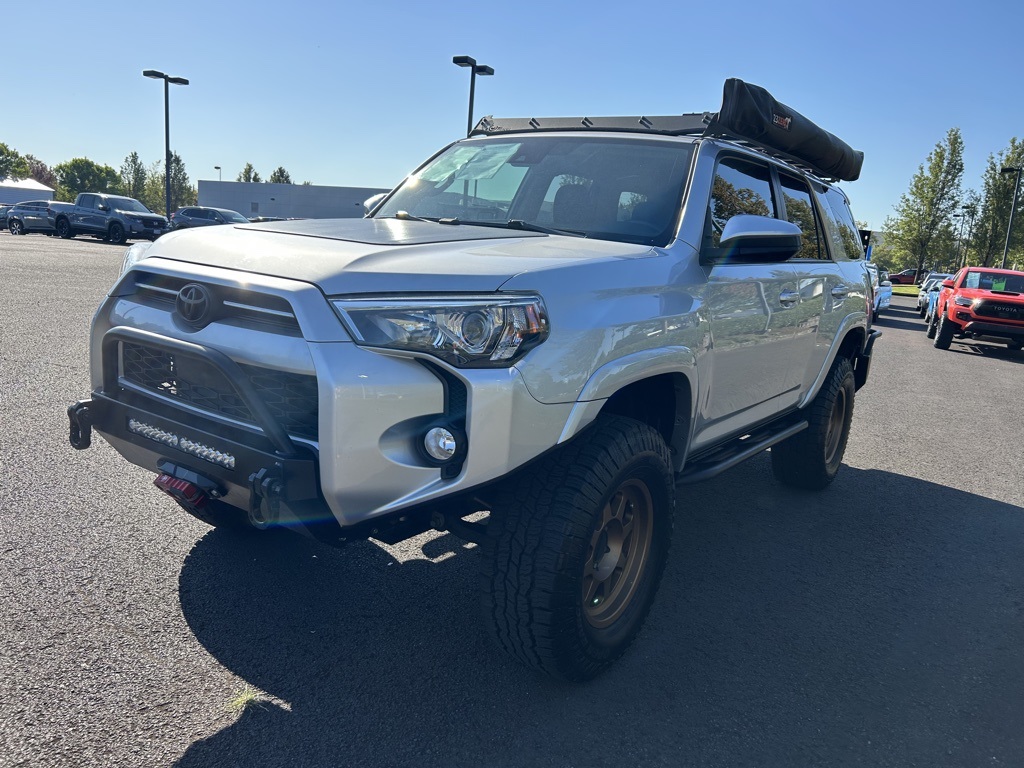 2020 Toyota 4Runner SR5 photo 4