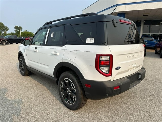 2025 Ford Bronco Sport Outer Banks photo 3