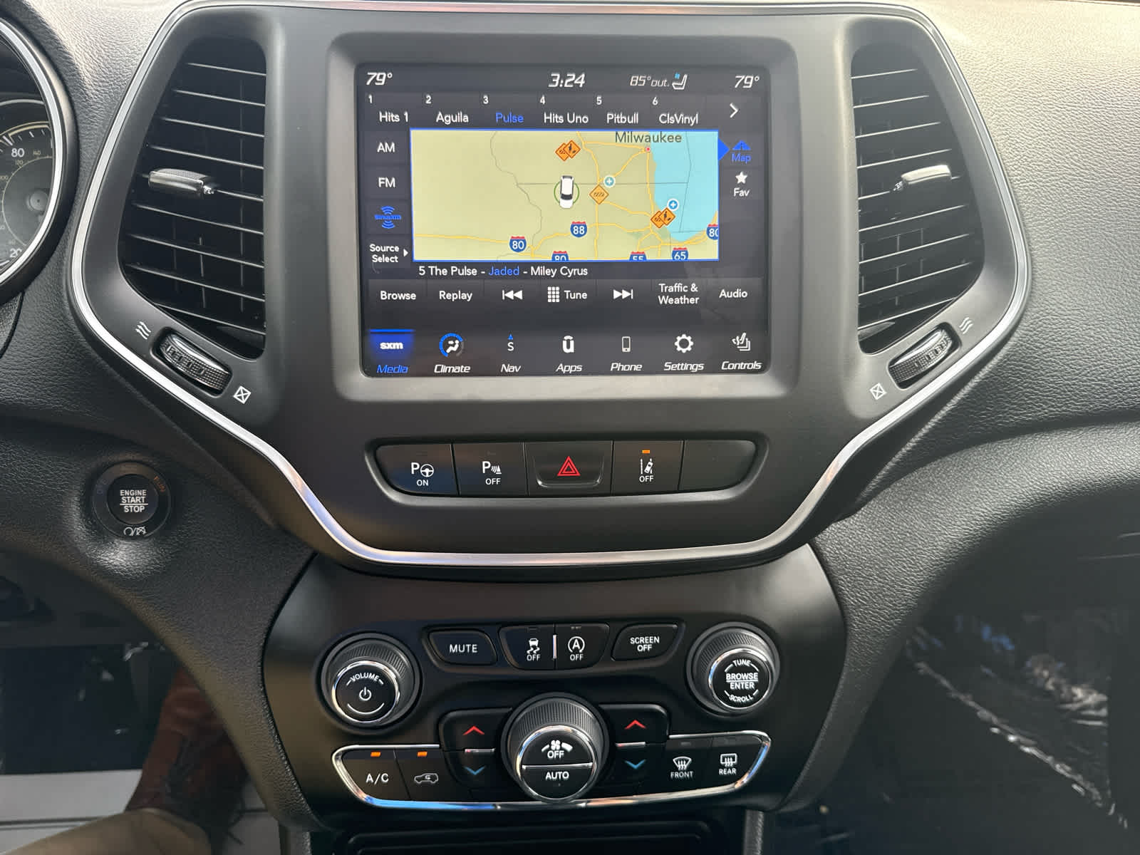 2023 Jeep Cherokee Altitude Lux photo 17