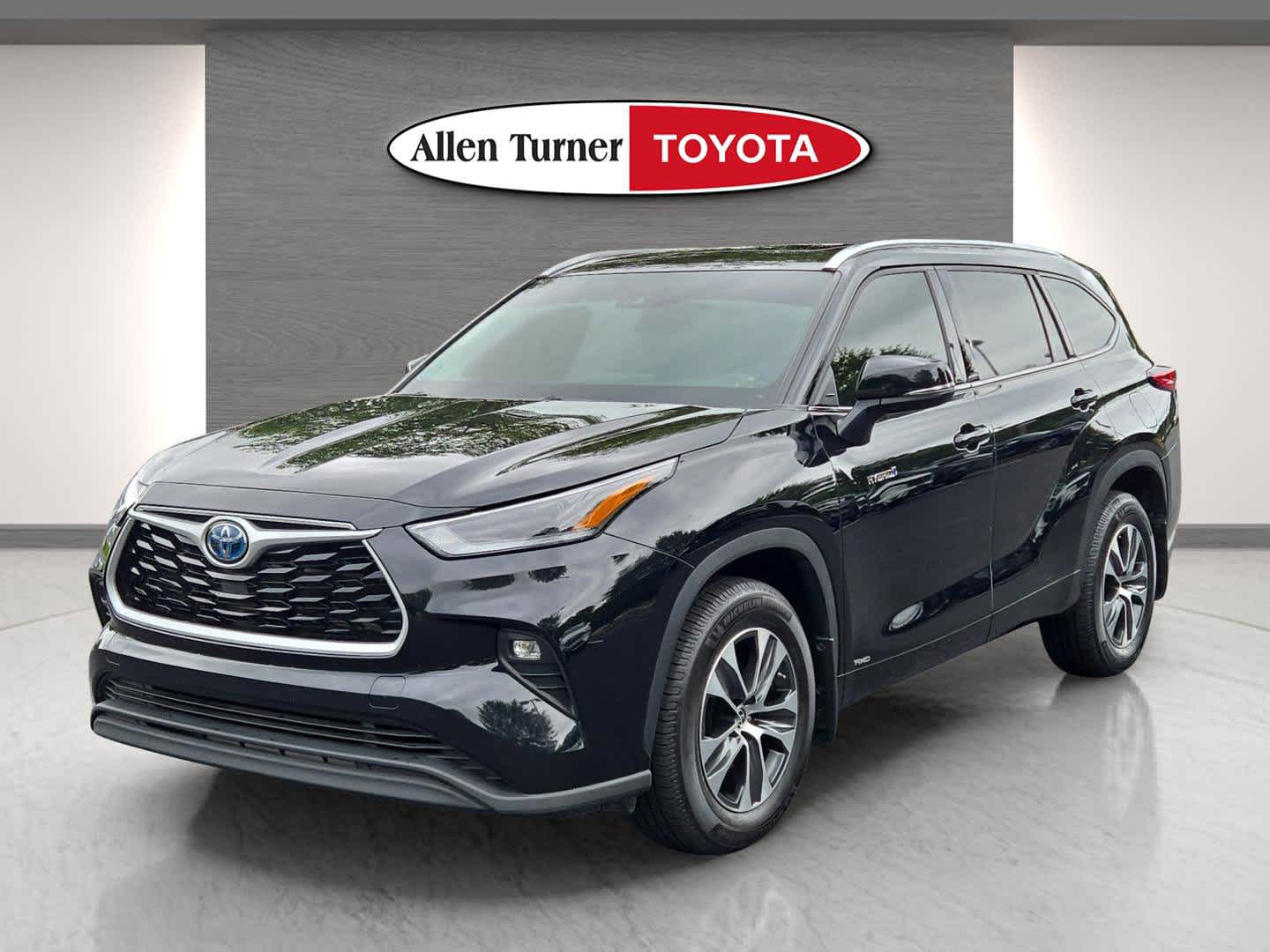 2021 Toyota Highlander Hybrid XLE photo 3