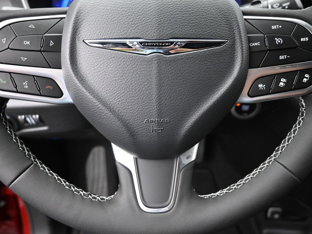 2026 Chrysler Pacifica photo 13