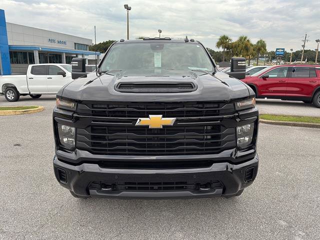 2025 Chevrolet Silverado 2500HD Custom photo 2