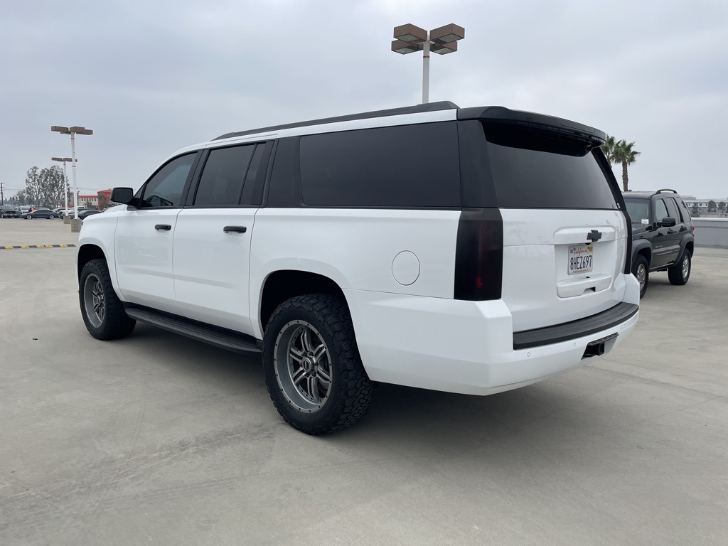2018 Chevrolet Suburban LT photo 4