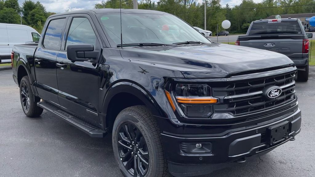 2025 Ford F-150 XLT photo 4