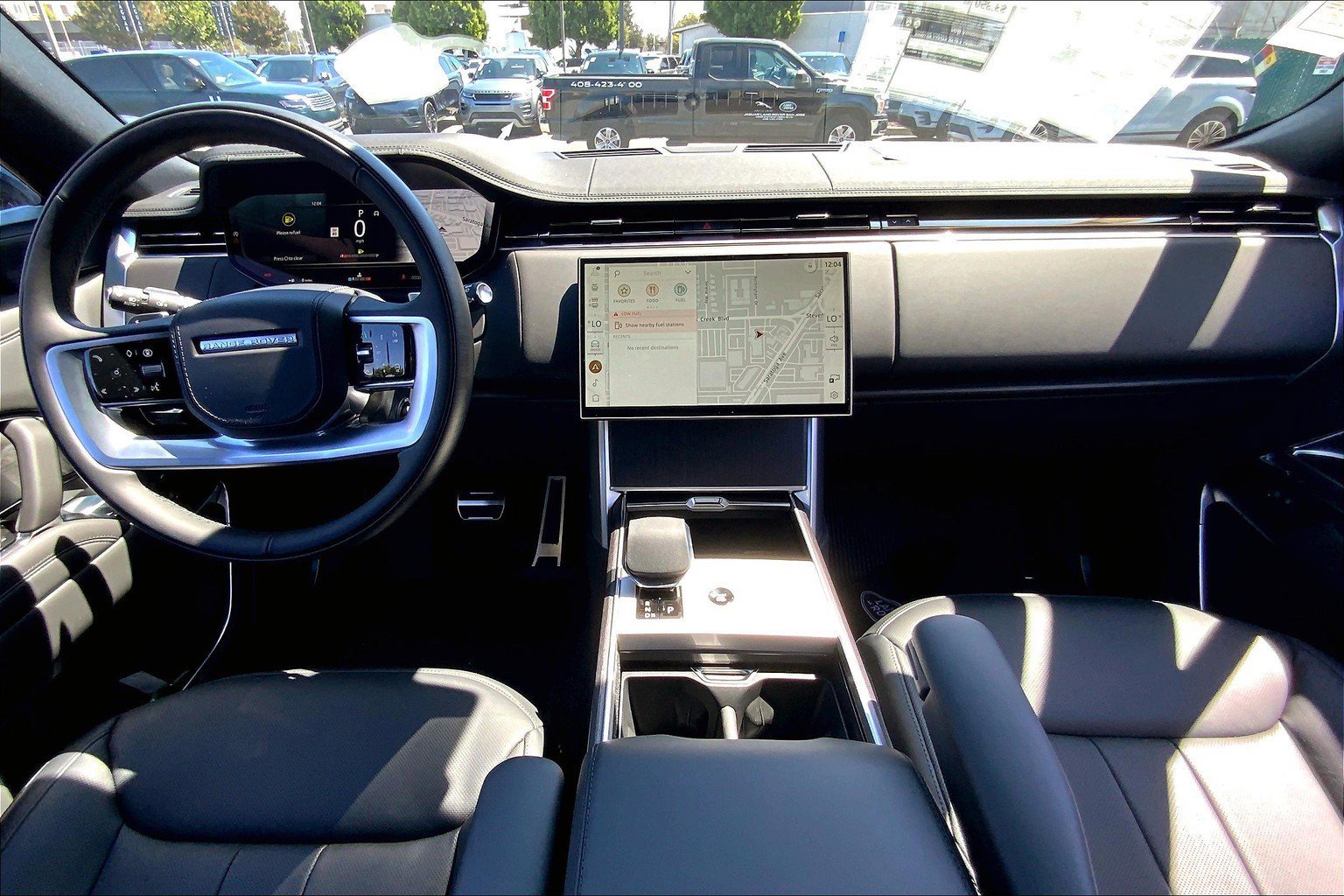 2025 Land Rover Range Rover SE photo 4