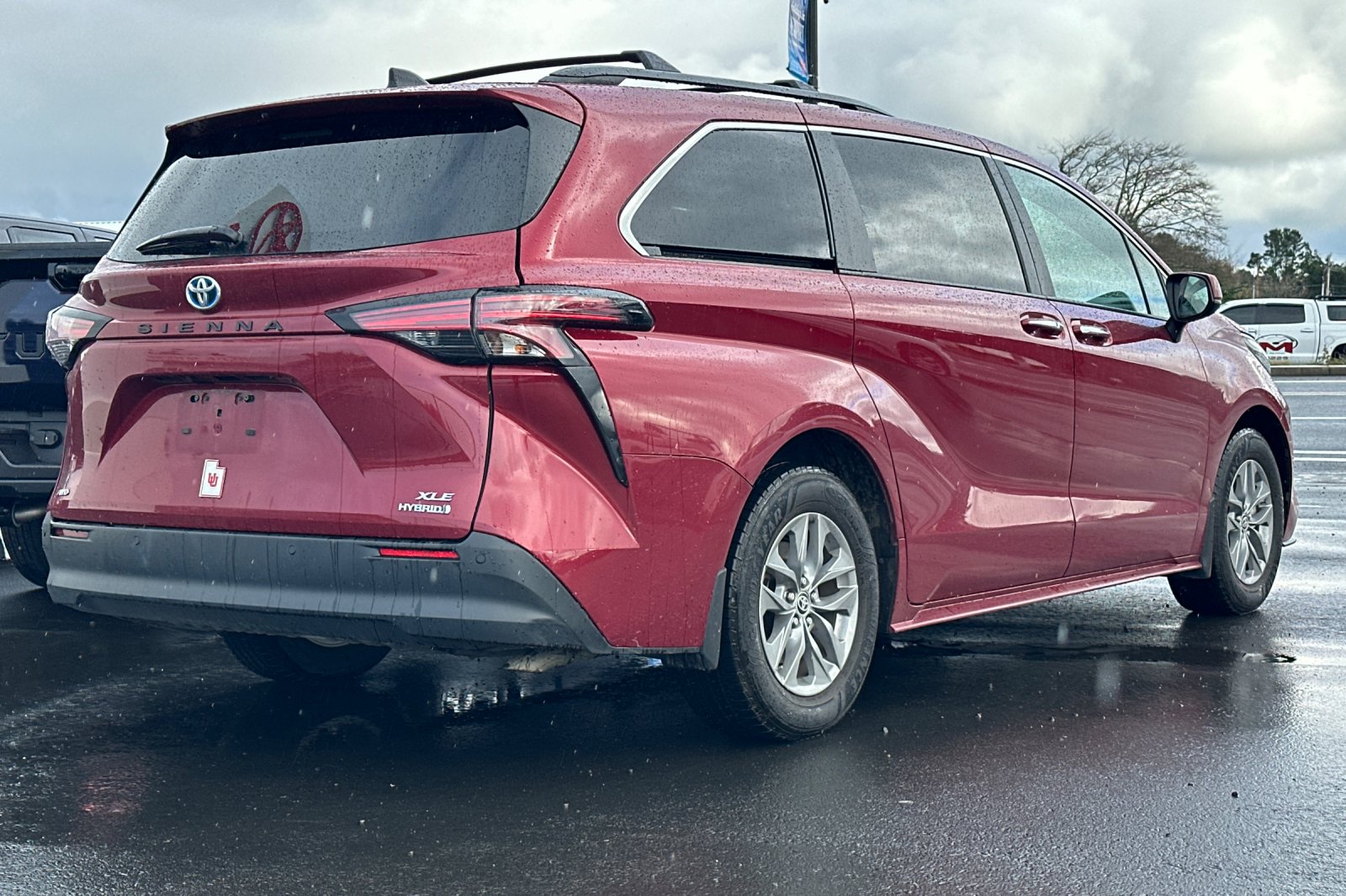 2022 Toyota Sienna XLE photo 3