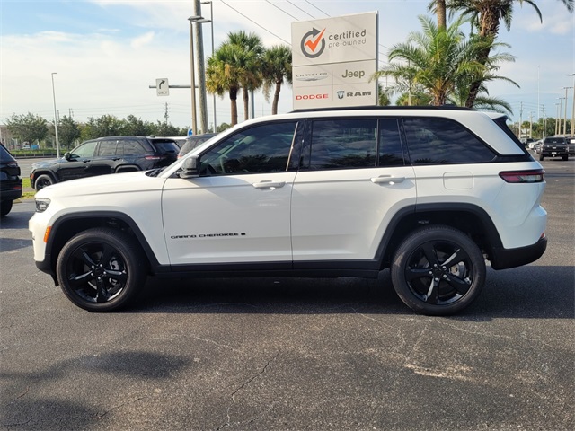 2025 Jeep Grand Cherokee Altitude photo 4