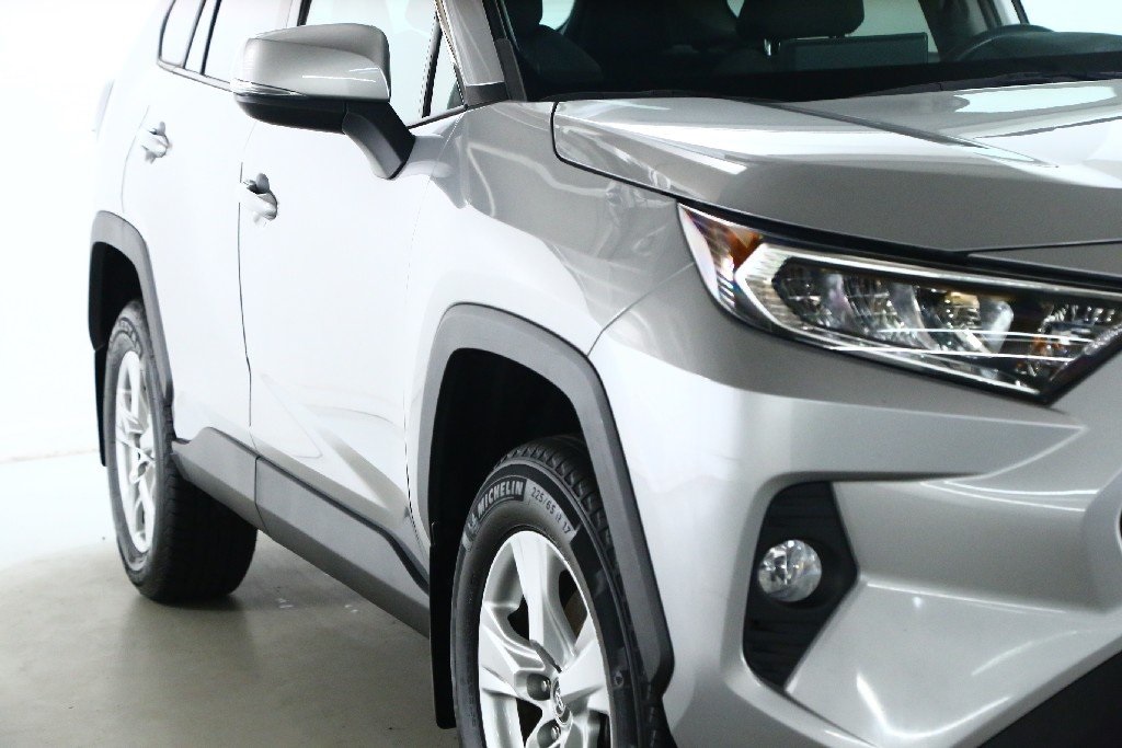 2021 Toyota RAV4 XLE photo 7