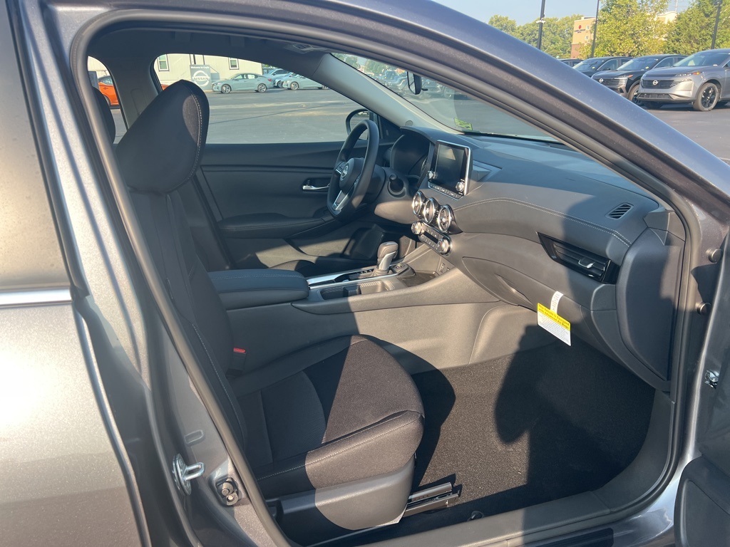 2025 Nissan Sentra SV photo 9