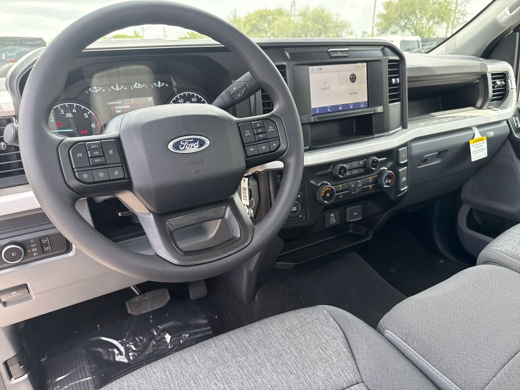 2025 Ford F-350 photo 4