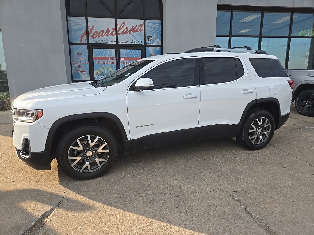 2022 Gmc Acadia SLE photo 2