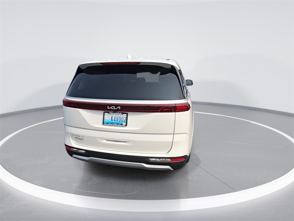 2024 Kia Carnival LX photo 7
