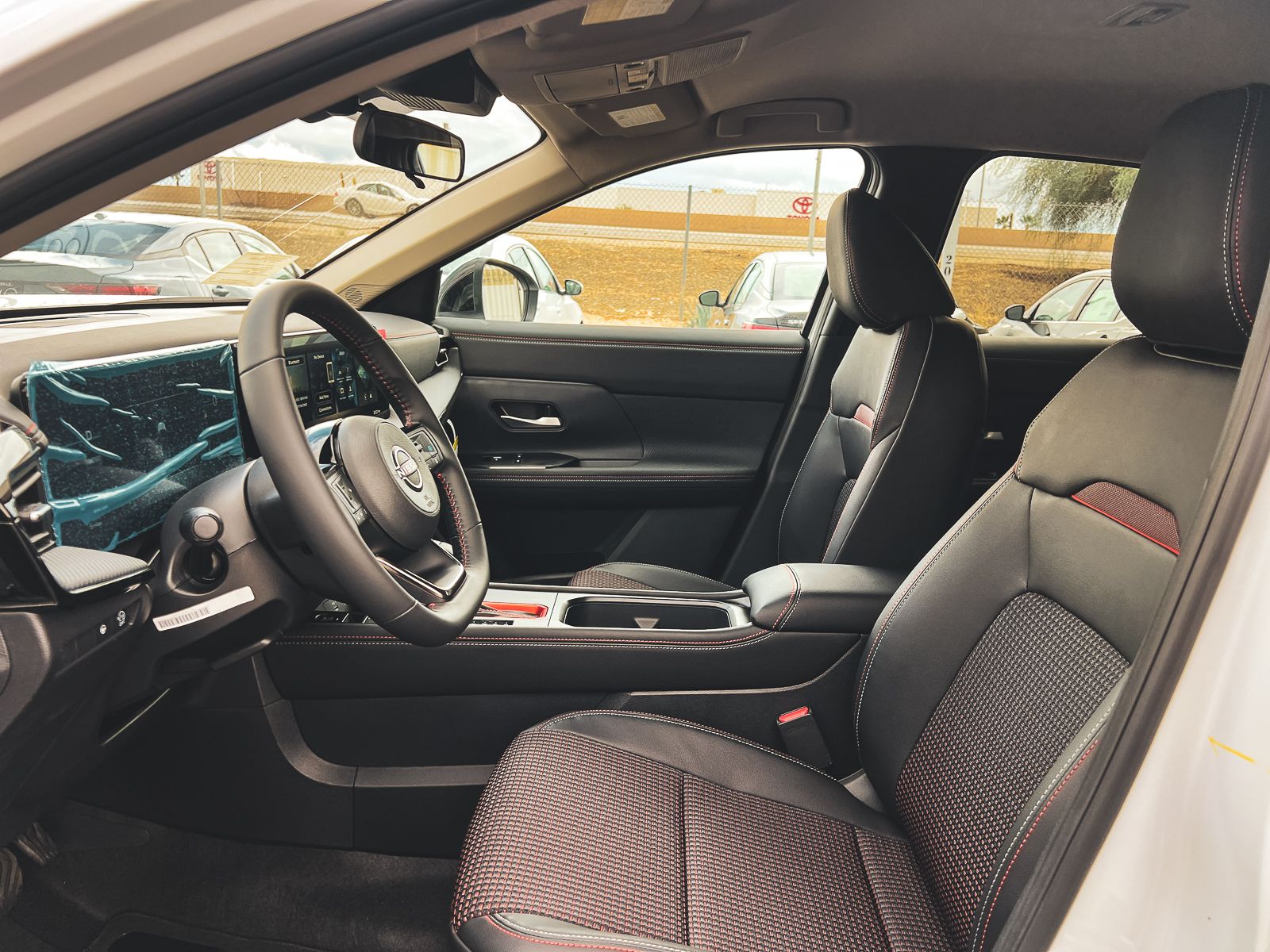 2026 Nissan Kicks SR photo 21