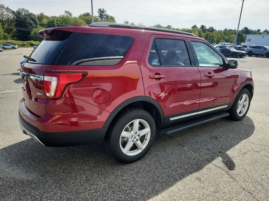 2017 Ford Explorer XLT photo 7