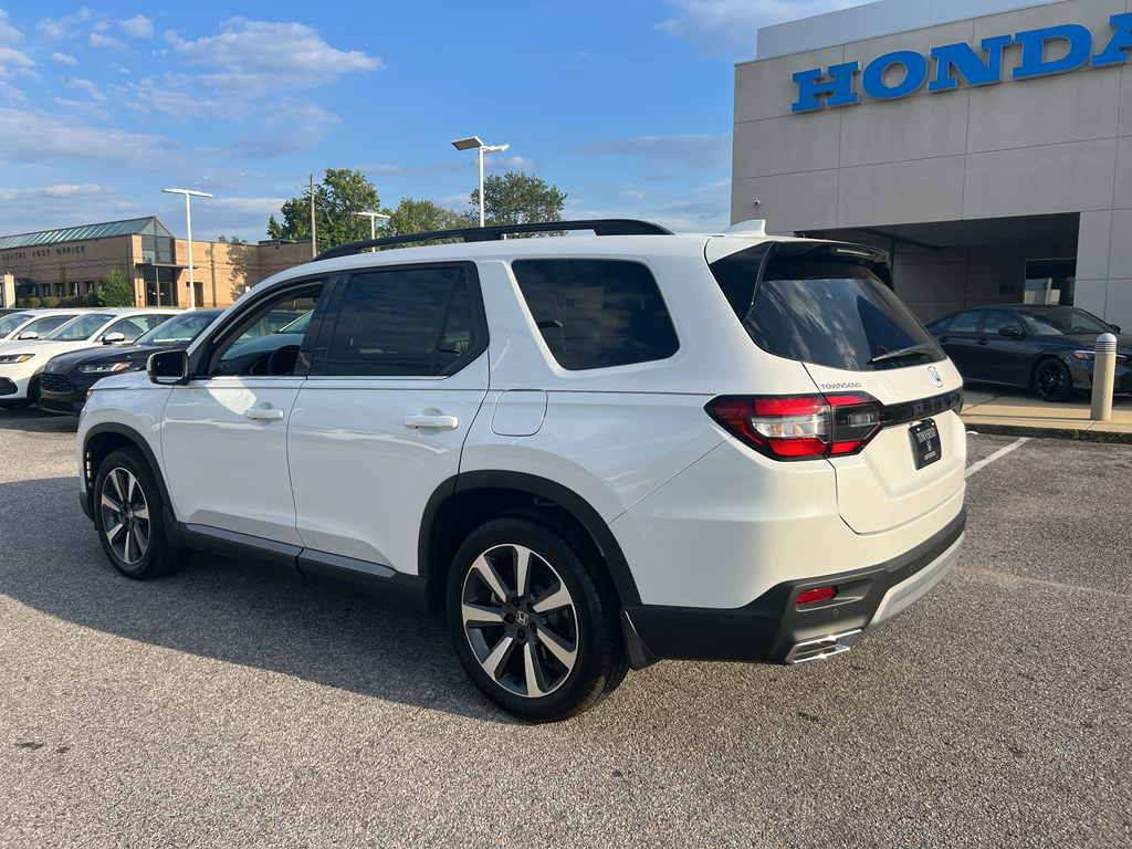 2025 Honda Pilot Touring photo 2