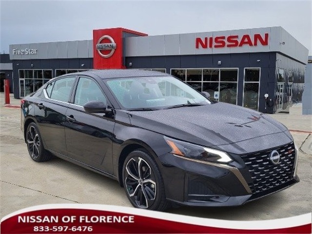 2025 Nissan Altima SR's photo