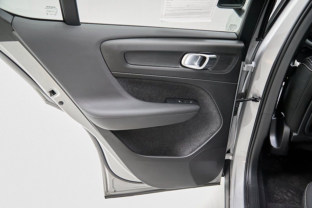 2023 VOLVO C40 - Image 17