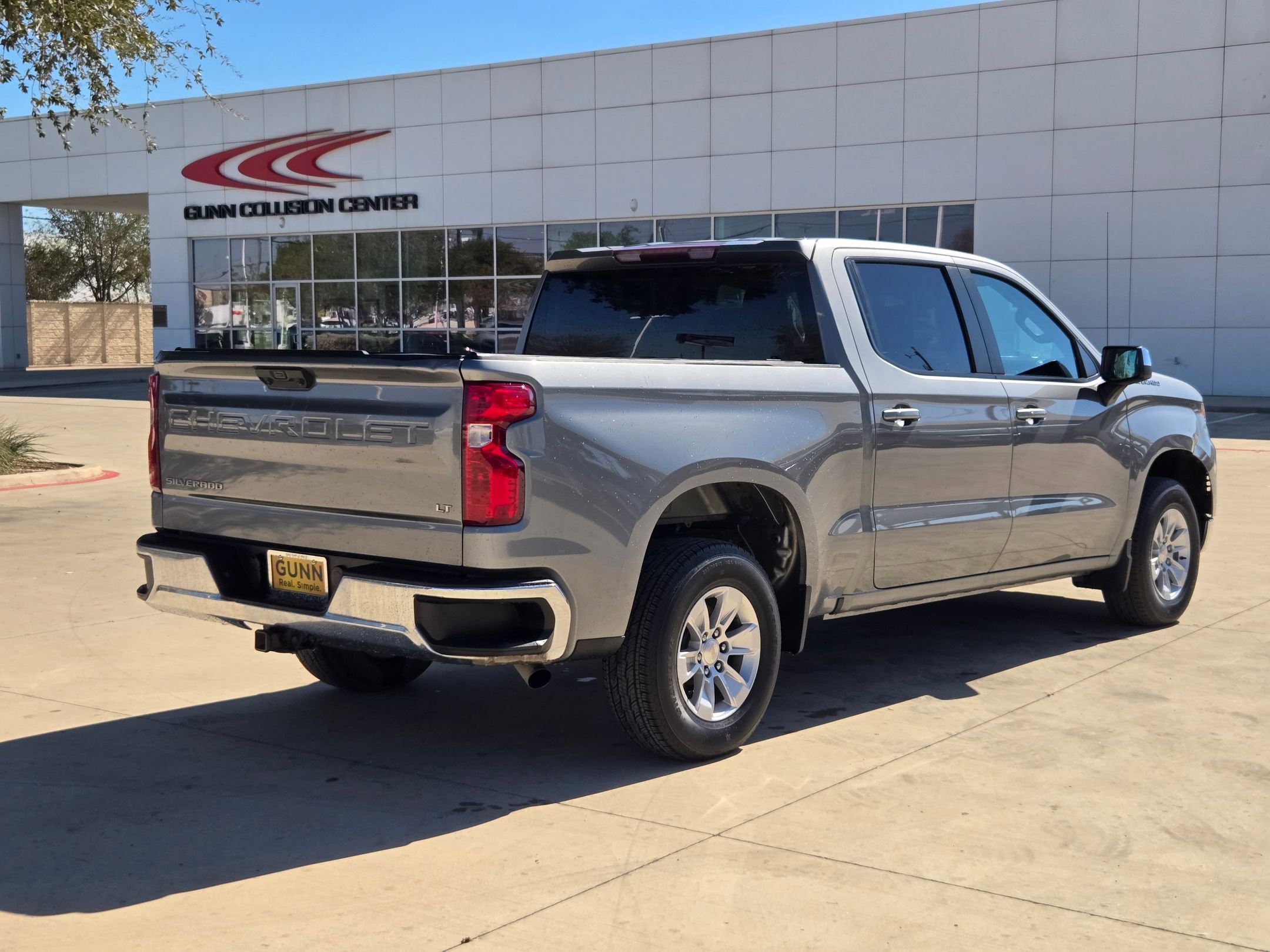 2023 Chevrolet Silverado 1500 LT photo 2