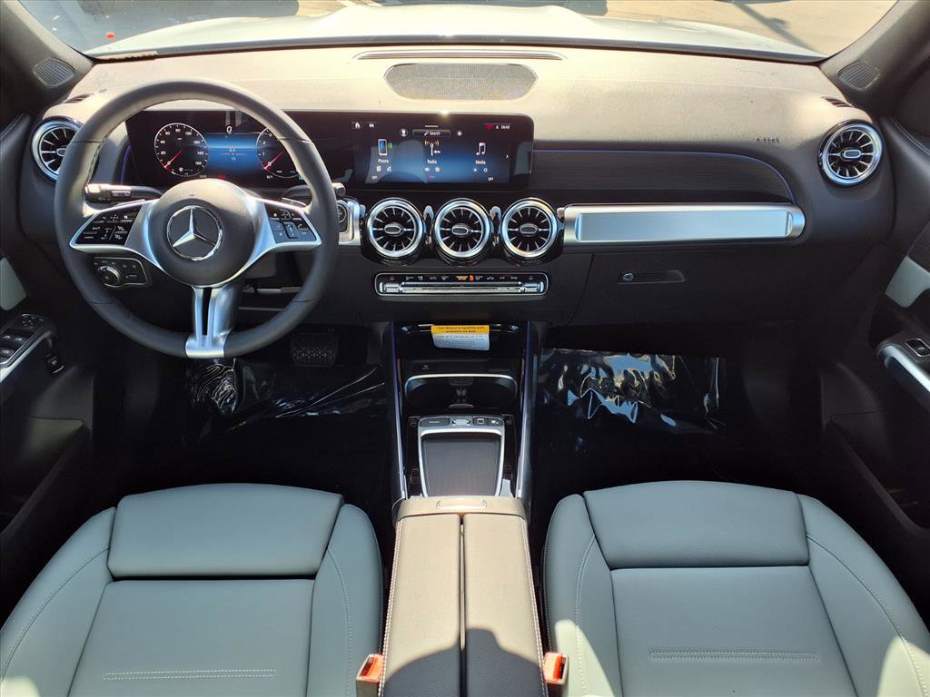 2026 Mercedes Benz GLB 250 photo 4